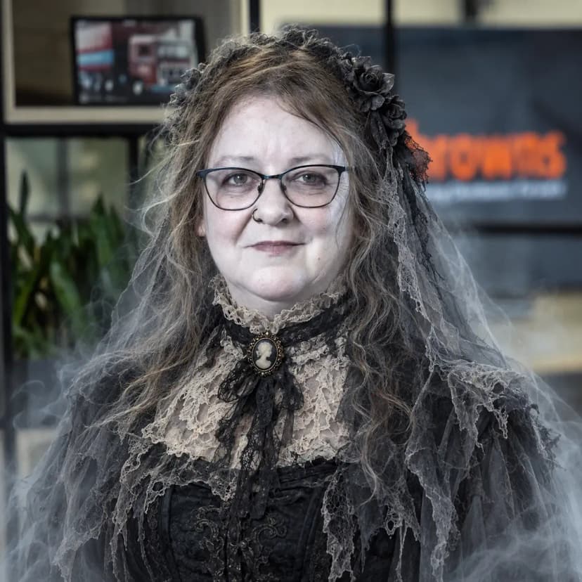 Alternate image of Georgia Robbins
