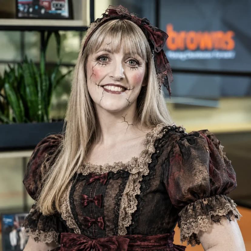 Alternate image of Lindy Crawford
